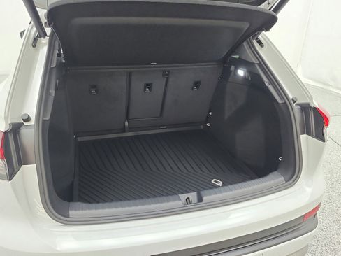 Used 2025 Audi Q4 e-tron Premium w/ Convenience Package image 21