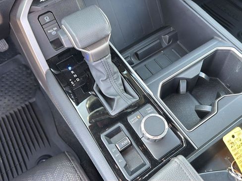 Used 2025 Toyota Tundra Limited AWD/4WD image 27