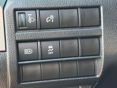 Used 2025 Toyota Tacoma TRD Sport AWD/4WD image 9
