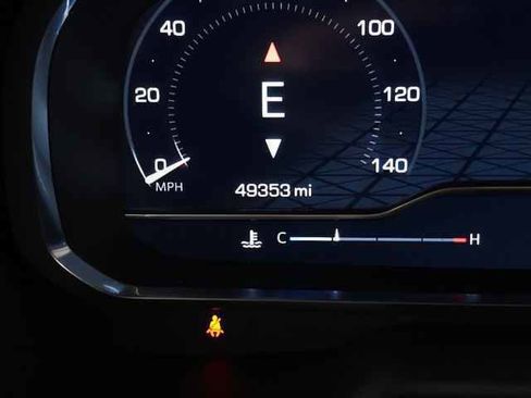 Used 2022 GMC Yukon XL SLT w/ SLT Premium Package image 27