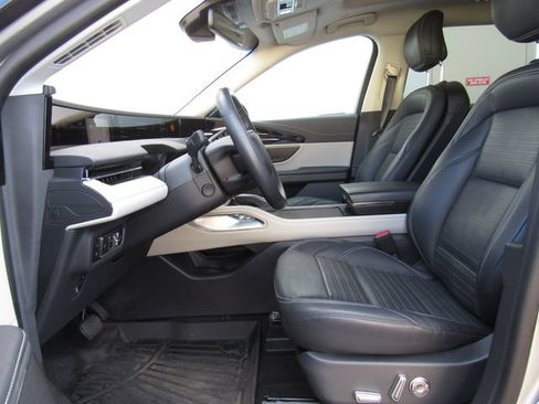 Used 2024 Lincoln Nautilus Reserve w/ Equipment Group 202A AWD/4WD image 9