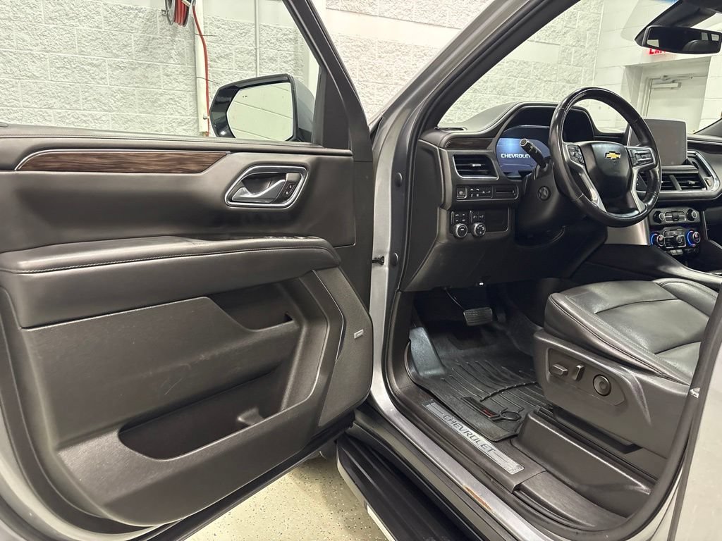 Used 2022 Chevrolet Suburban LT w/ LT Signature Plus Package AWD/4WD image 13