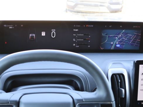 Used 2025 Ford Expedition Active image 21