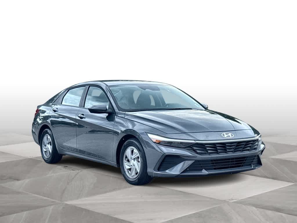 Used 2025 Hyundai Elantra SE FWD image 2