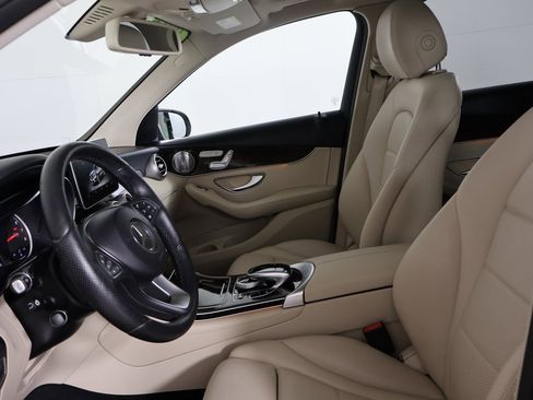 Used 2017 Mercedes-Benz GLC 300 4MATIC image 19