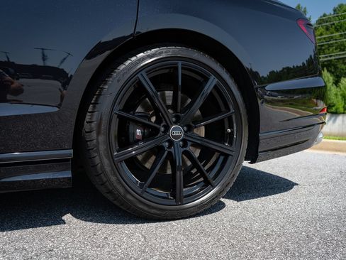 Used 2024 Audi S8 AWD/4WD image 18