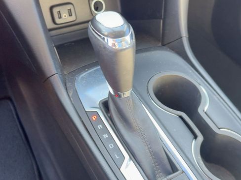 Used 2018 Chevrolet Equinox LT w/ Sun & Infotainment Package image 18