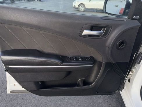 Used 2017 Dodge Charger SXT image 9