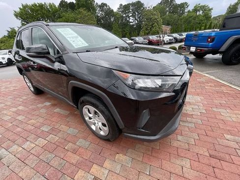 Used 2021 Toyota RAV4 LE FWD image 38