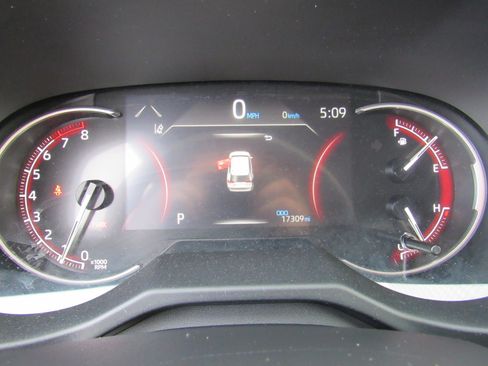 Used 2025 Toyota RAV4 LE AWD/4WD image 14