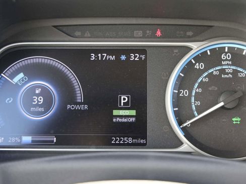 Used 2018 Nissan Leaf S image 24