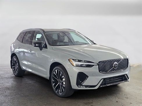 New 2026 Volvo XC60 B5 Ultra w/ Climate Package image 3
