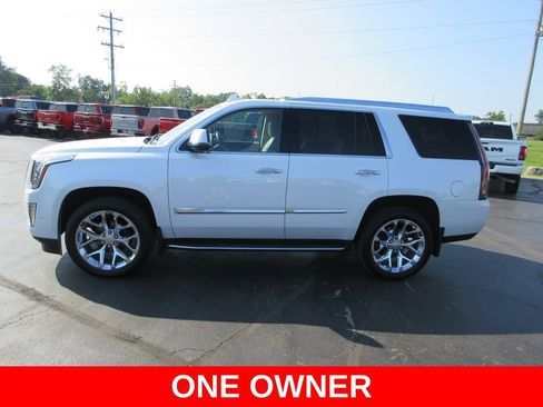 Used 2020 Cadillac Escalade Premium Luxury AWD/4WD image 10