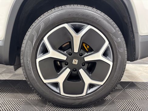 Used 2024 Rivian R1S Adventure AWD/4WD image 10