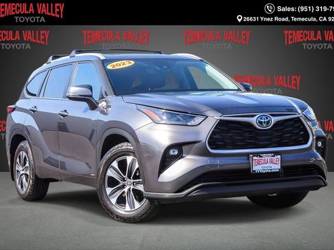 Used 2023 Toyota Highlander XLE AWD/4WD image 1