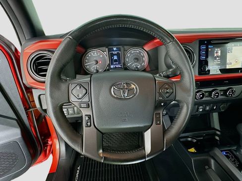 Used 2018 Toyota Tacoma TRD Sport AWD/4WD image 9