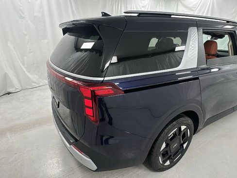 New 2026 Kia Carnival EX FWD image 3