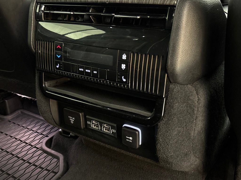 Used 2024 Jeep Wagoneer Series II w/ Flexible Seating Group RWD image 27
