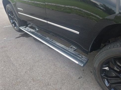Used 2019 GMC Yukon Denali w/ Denali Ultimate Package AWD/4WD image 18