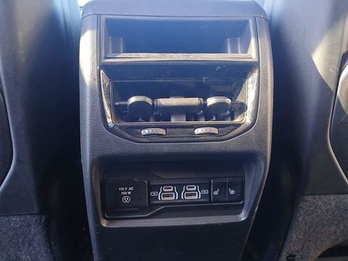 Used 2023 Jeep Grand Cherokee Limited image 33