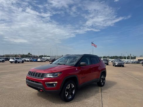 Used 2018 Jeep Compass Trailhawk w/ Leather Interior Group AWD/4WD image 8