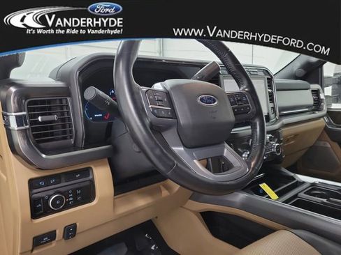 Used 2023 Ford F250 Lariat w/ Chrome Package image 23