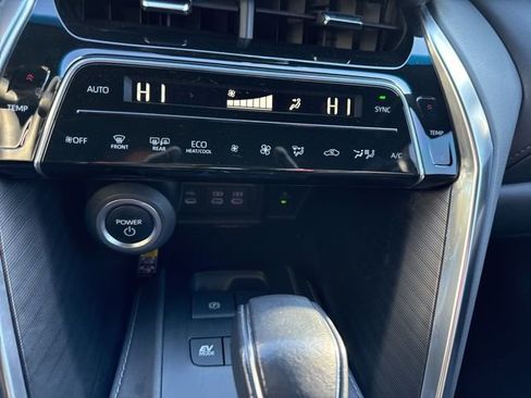 Used 2023 Toyota Venza Limited image 15