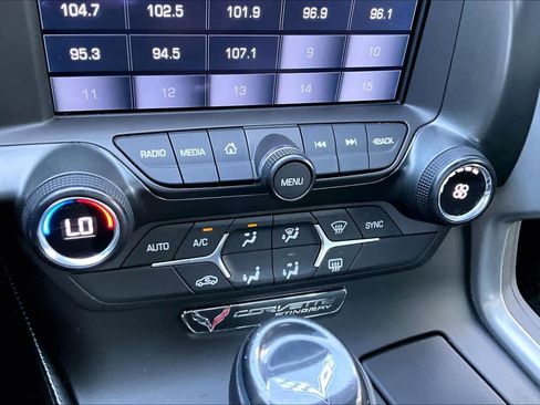 Used 2019 Chevrolet Corvette Stingray Coupe w/ 1LT RWD image 29