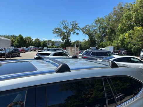 Used 2021 Toyota Highlander XLE AWD/4WD image 15