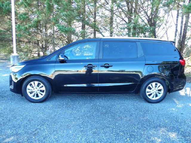 Used 2016 Kia Sedona LX w/ Option Group 020 FWD image 2