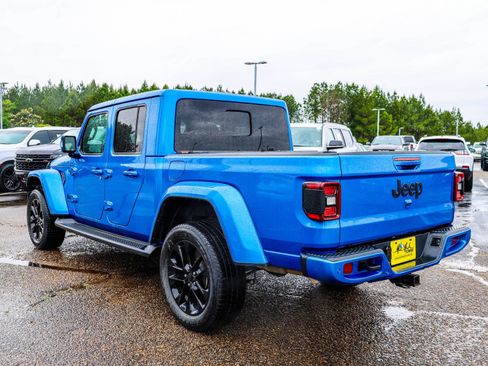 Used 2022 Jeep Gladiator Overland AWD/4WD image 7