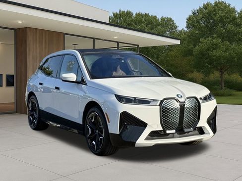 Used 2023 BMW iX xDrive50 w/ Premium Package image 6