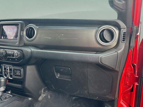 Used 2019 Jeep Wrangler Unlimited Sahara image 33