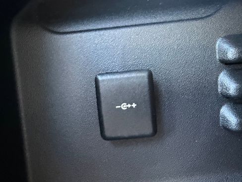 New 2026 Land Rover Defender 110 V8 image 34