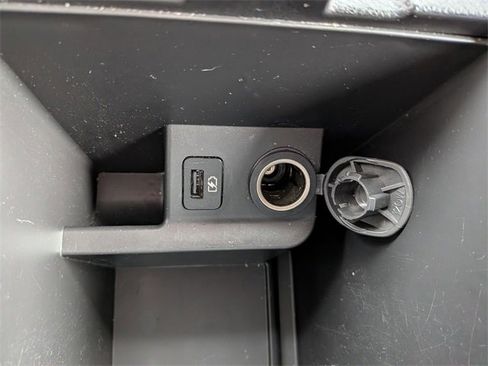 Used 2019 Nissan Rogue SV image 22