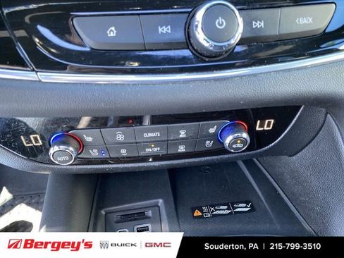 Used 2022 Buick Enclave Avenir w/ Avenir Technology Package AWD/4WD image 39