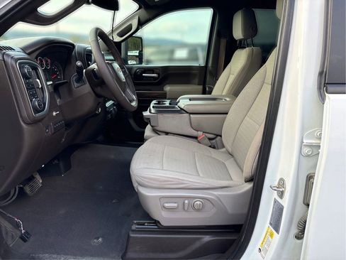 Used 2022 Chevrolet Silverado 2500 LT w/ Convenience Package image 9