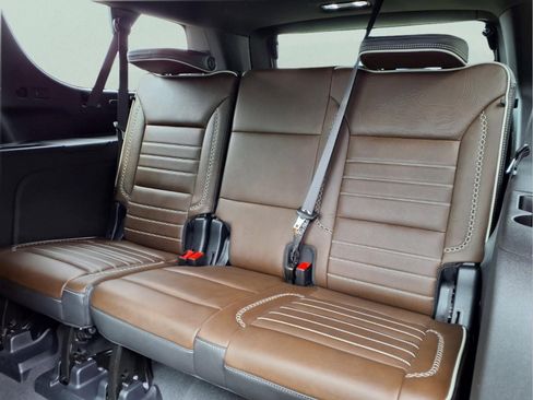 Used 2025 GMC Yukon XL Denali Ultimate AWD/4WD image 13