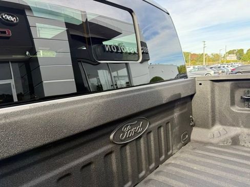 Used 2022 Ford F250 Lariat w/ Black Appearance Package image 12