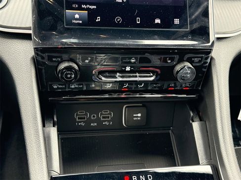 New 2025 Jeep Grand Cherokee Altitude image 15