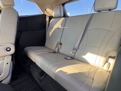 Used 2019 Buick Enclave Essence image 13