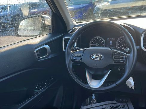 Used 2022 Hyundai Venue SEL w/ Cargo Package image 21