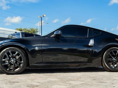 Used 2018 Nissan 370Z Touring RWD image 4