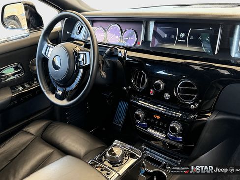 Used 2022 Rolls-Royce Phantom Sedan RWD image 19