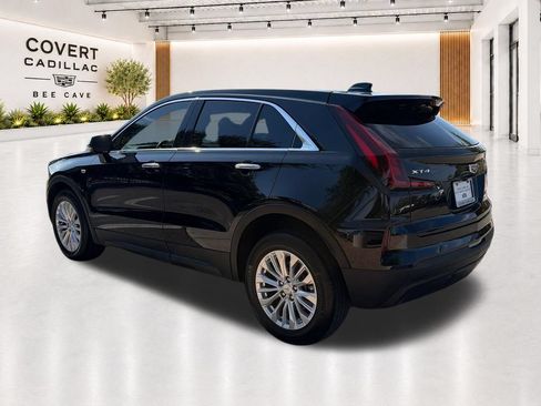 Used 2024 Cadillac XT4 Luxury w/ Cold Weather Package FWD image 11