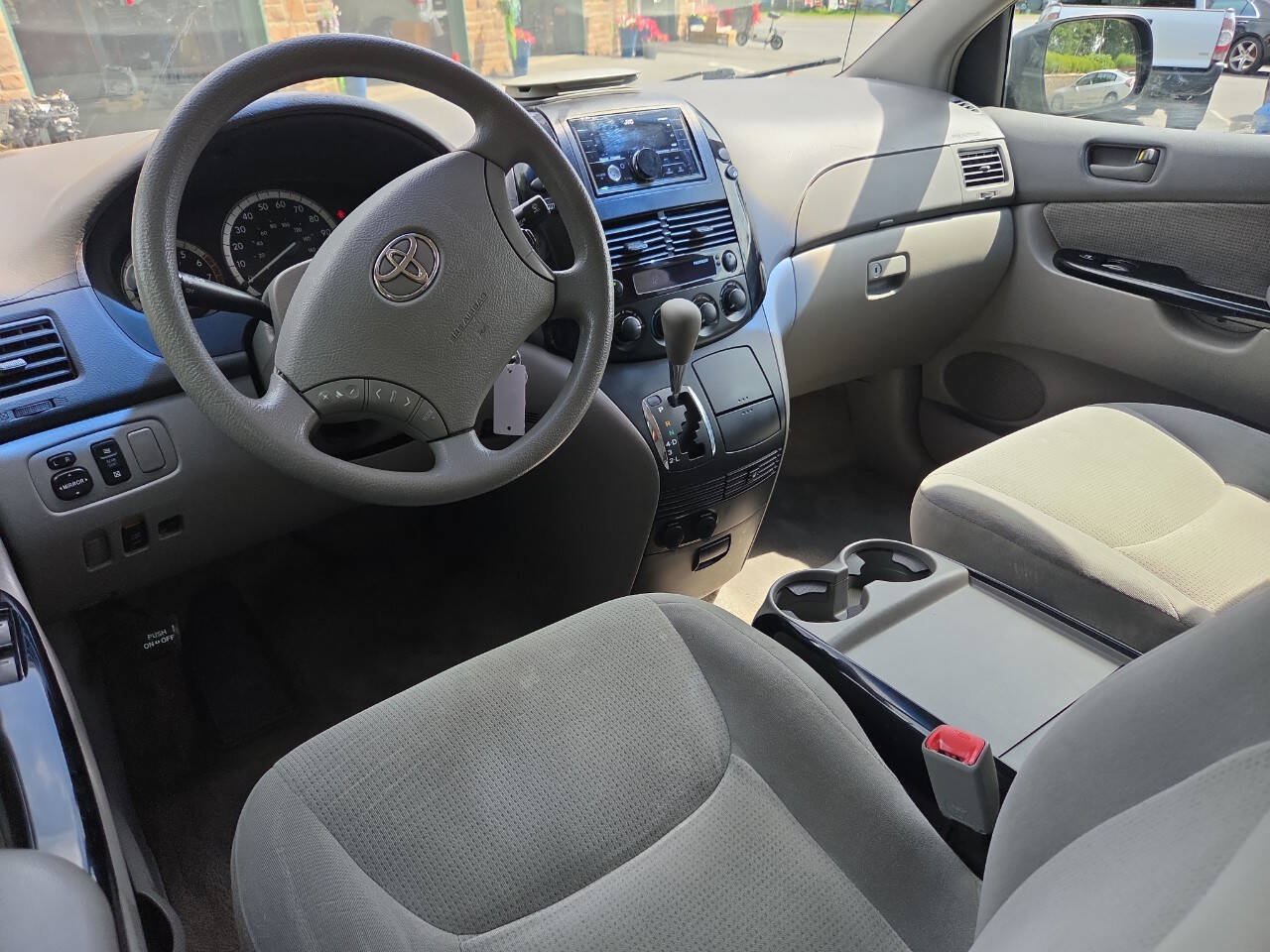Used 2005 Toyota Sienna LE w/ LE Pkg 5 FWD image 18