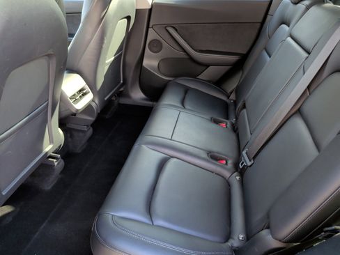 Used 2022 Tesla Model Y Performance image 28