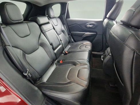 Used 2019 Jeep Cherokee Limited image 26