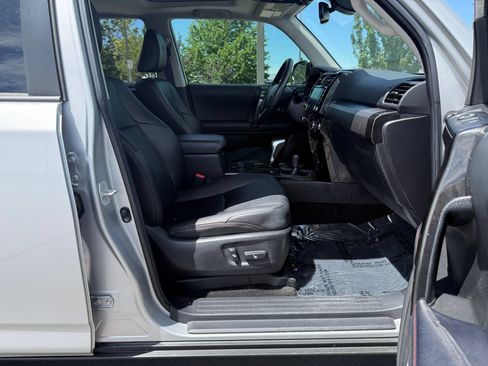 Used 2021 Toyota 4Runner TRD Off-Road Premium w/ Moonroof Package AWD/4WD image 31