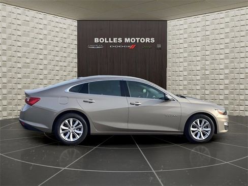 Used 2024 Chevrolet Malibu LT image 3